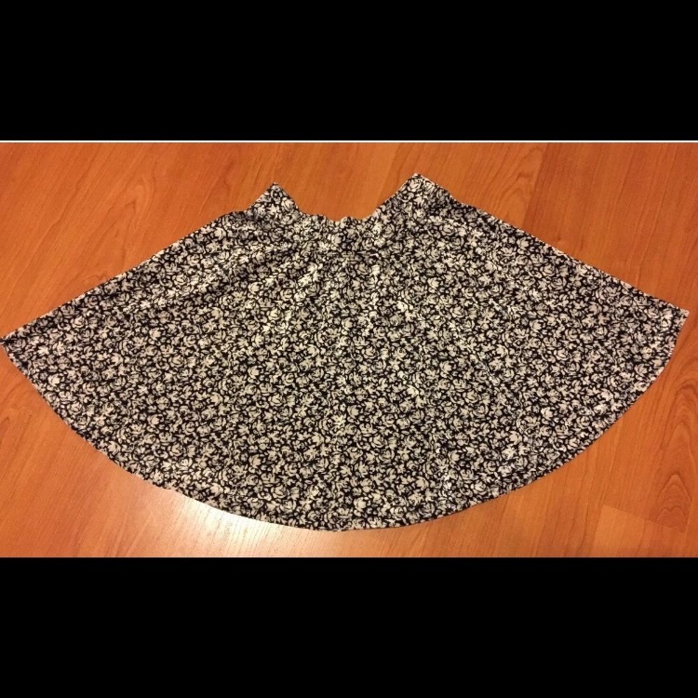 Hollister velvet floral skirt, Size S